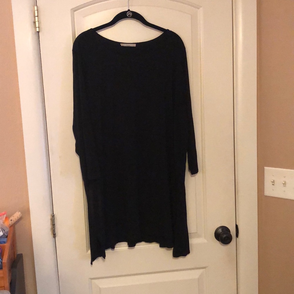 Black 3/4 sleeve tunic